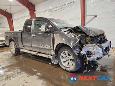 Czwarte zdjęcie samochodu z boku: 2005 NISSAN TITAN XE VIN:1N6AA06B15N505692 - miniatura