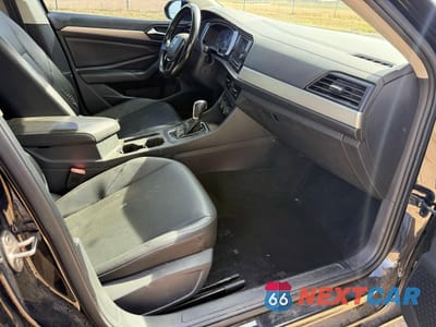 Piąte zdjęcie samochodu w środku: 2019 VOLKSWAGEN JETTA S VIN:3VWC57BU1KM121009 - miniatura