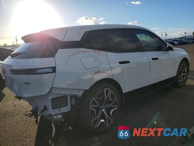 Trzecie zdjęcie samochodu z tyłu: 2023 BMW IX XDRIVE50 VIN:WB523CF00PCM75953 - miniatura