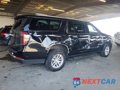 Trzecie zdjęcie samochodu z tyłu: 2025 CHEVROLET SUBURBAN C1500 LS VIN:1GNS5BRD0SR212320 - miniatura