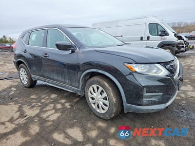 Czwarte zdjęcie samochodu z boku: 2018 NISSAN ROGUE S VIN:KNMAT2MV6JP581767 - miniatura