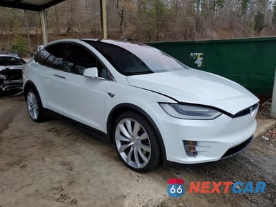 Czwarte zdjęcie samochodu z boku: 2017 TESLA MODEL X VIN:5YJXCBE24HF046164 - miniatura