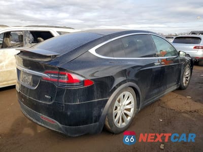 Trzecie zdjęcie samochodu z tyłu: 2017 TESLA MODEL X VIN:5YJXCDE2XHF054314 - miniatura