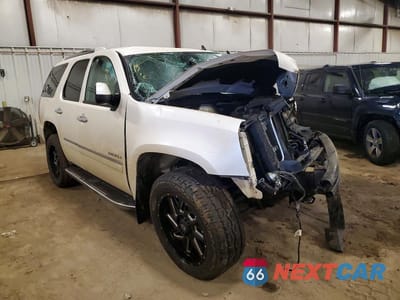 Czwarte zdjęcie samochodu z boku: 2013 GMC YUKON DENALI VIN:1GKS2EEF7DR118274 - miniatura