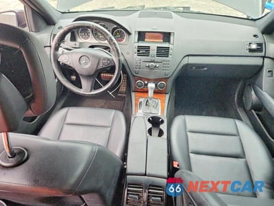 Zdjęcie 8 z 11 samochodu: 2010 MERCEDES-BENZ C 300 VIN:WDDGF5EB2AR092557 - miniatura