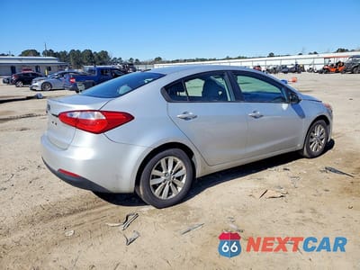 Trzecie zdjęcie samochodu z tyłu: 2015 KIA FORTE LX VIN:KNAFX4A68F5327187 - miniatura