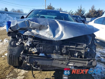 Piąte zdjęcie samochodu w środku: 2019 VOLKSWAGEN JETTA S VIN:3VWC57BU4KM193029 - miniatura