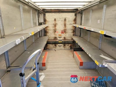 Zdjęcie 11 z 12 samochodu: 2005 FREIGHTLINER CHASSIS M LINE WALK-IN VAN VIN:4UZAANBW65CU21349 - miniatura