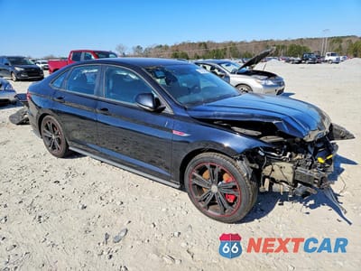 Czwarte zdjęcie samochodu z boku: 2019 VOLKSWAGEN JETTA GLI VIN:3VW5T7BU0KM146272 - miniatura