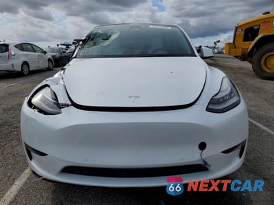 Piąte zdjęcie samochodu w środku: 2021 TESLA MODEL Y VIN:5YJYGDEEXMF198698 - miniatura