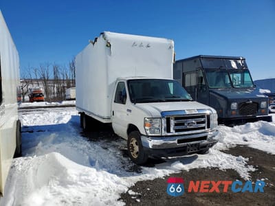 2015 FORD E350 BOX TRUCK 1FDWE3FL5FDA00409 - główne zdjęcie licytacji z USA - miniatura