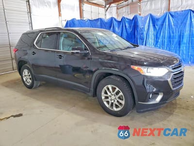 Czwarte zdjęcie samochodu z boku: 2018 CHEVROLET TRAVERSE LT VIN:1GNERGKW2JJ139457 - miniatura