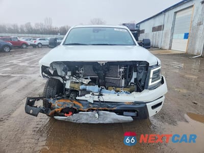 Piąte zdjęcie samochodu w środku: 2024 NISSAN TITAN PRO-4X VIN:1N6AA1ED2RN104764 - miniatura