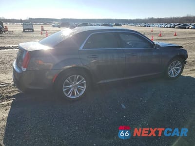 Trzecie zdjęcie samochodu z tyłu: 2019 CHRYSLER 300 TOURING VIN:2C3CCAAGXKH561427 - miniatura