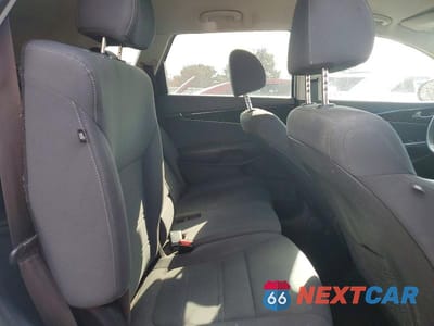 Zdjęcie 11 z 13 samochodu: 2019 KIA SORENTO LX VIN:5XYPG4A50KG569925 - miniatura