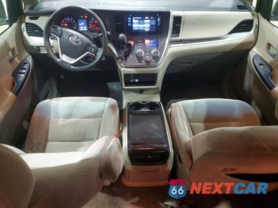 Zdjęcie 8 z 12 samochodu: 2017 TOYOTA SIENNA VIN:5TDKZ3DCXHS857939 - miniatura