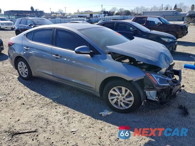 Czwarte zdjęcie samochodu z boku: 2019 HYUNDAI ELANTRA SE VIN:KMHD74LF8KU777201 - miniatura