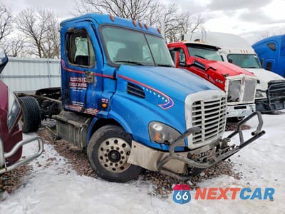 Zdjęcie 9 z 10 samochodu: 2019 FREIGHTLINER CASCADIA SEMI TRUCK VIN:1FUJGBDV5KLKF7646 - miniatura