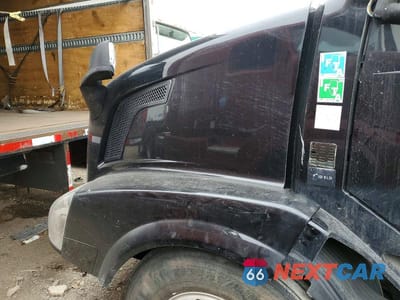 Zdjęcie 7 z 10 samochodu: 2018 VOLVO VN VNL VIN:4V4NC9EH4JN996668 - miniatura