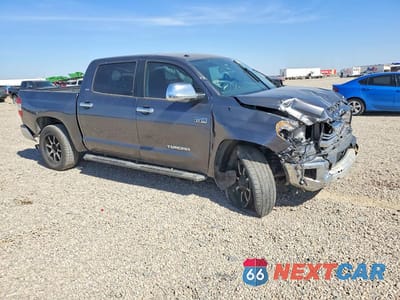 Czwarte zdjęcie samochodu z boku: 2017 TOYOTA TUNDRA SR5 VIN:5TFEW5F18HX214156 - miniatura
