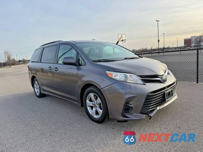 2018 TOYOTA SIENNA LE 8-PASSENGER 5TDKZ3DC1JS925096 - główne zdjęcie licytacji z USA - miniatura