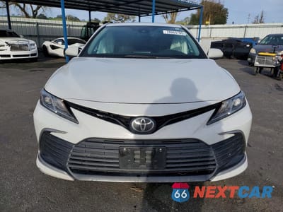 Piąte zdjęcie samochodu w środku: 2023 TOYOTA CAMRY LE VIN:4T1C11AK3PU158833 - miniatura