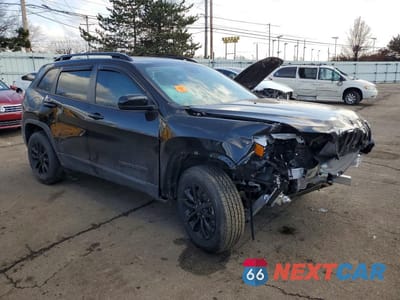 Czwarte zdjęcie samochodu z boku: 2023 JEEP CHEROKEE ALTITUDE LUX VIN:1C4PJMMB9PD102690 - miniatura