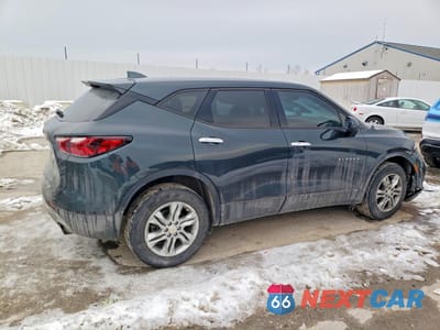 Trzecie zdjęcie samochodu z tyłu: 2020 CHEVROLET BLAZER 1LT VIN:3GNKBBRA7LS548480 - miniatura