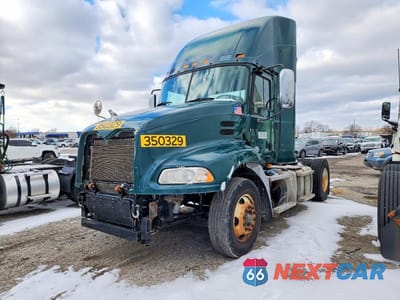 Drugie zdjęcie samochodu z przodu: 2016 MACK CXU613 SEMI TRUCK VIN:1M1AW01X5GM008564 - miniatura