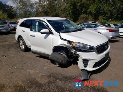 Czwarte zdjęcie samochodu z boku: 2019 KIA SORENTO VIN:5XYPG4A57KG490414 - miniatura