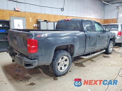 Trzecie zdjęcie samochodu z tyłu: 2019 CHEVROLET SILVERADO LD K1500 LT VIN:2GCVKPEC8K1160680 - miniatura
