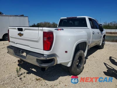 Trzecie zdjęcie samochodu z tyłu: 2023 CHEVROLET SILVERADO K3500 VIN:1GC5YSEY3PF142522 - miniatura