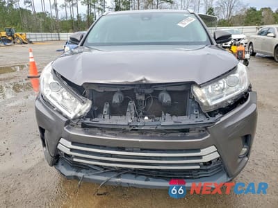 Piąte zdjęcie samochodu w środku: 2017 TOYOTA HIGHLANDER XLE VIN:5TDJZRFH4HS455230 - miniatura