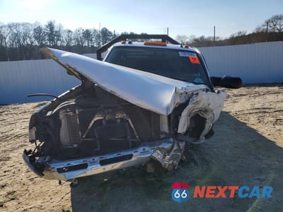 Piąte zdjęcie samochodu w środku: 2004 CHEVROLET SILVERADO 3500 FLATBED TRUCK VIN:1GCJK33264F190810 - miniatura