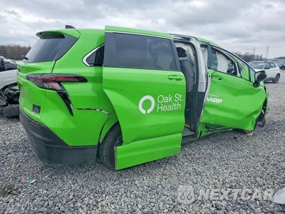 Trzecie zdjęcie samochodu z tyłu: 2024 TOYOTA SIENNA VIN:5TDKSKFC6RS127510 - miniatura