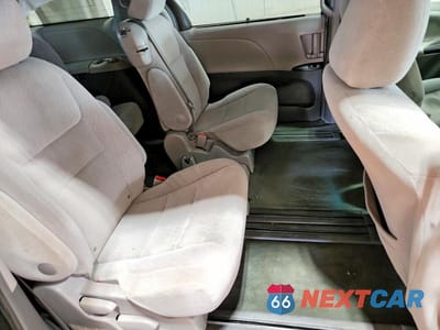 Zdjęcie 11 z 12 samochodu: 2015 TOYOTA SIENNA LE 8-PASSENGER VIN:5TDKK3DC2FS687917 - miniatura