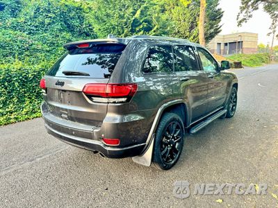 Czwarte zdjęcie samochodu z boku: 2020 JEEP GRAND CHEROKEE LAREDO VIN:1C4RJFAG0LC147151 - miniatura