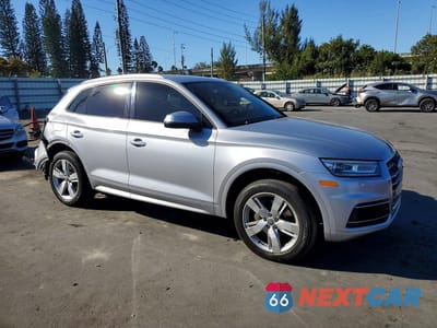 Czwarte zdjęcie samochodu z boku: 2018 AUDI Q5 PREMIUM VIN:WA1ANAFY2J2192367 - miniatura