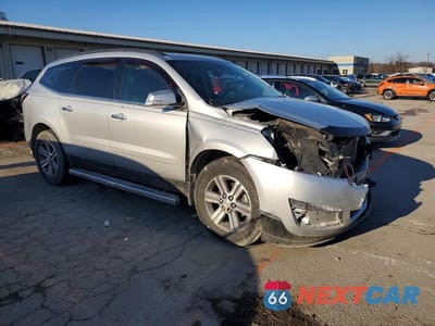 Czwarte zdjęcie samochodu z boku: 2016 CHEVROLET TRAVERSE LT VIN:1GNKRHKD2GJ211984 - miniatura