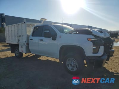 Czwarte zdjęcie samochodu z boku: 2021 CHEVROLET SILVERADO 2500 HD - FLATBED DUMP TRUCK *** PRIOR FLEET *** VIN:1GB5WLE76MF236400 - miniatura