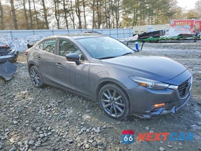 Czwarte zdjęcie samochodu z boku: 2018 MAZDA 3 GRAND TOURING VIN:3MZBN1W30JM258290 - miniatura