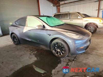 Czwarte zdjęcie samochodu z boku: 2021 TESLA MODEL Y VIN:5YJYGAED0MF142744 - miniatura