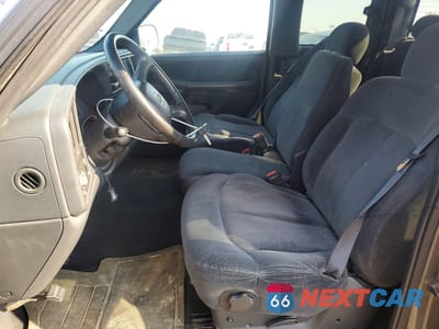 Zdjęcie 7 z 12 samochodu: 2000 CHEVROLET SILVERADO C1500 VIN:2GCEC19T1Y1197857 - miniatura