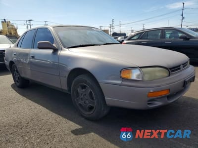 Czwarte zdjęcie samochodu z boku: 1995 TOYOTA CAMRY LE V6 VIN:4T1GK12E1SU081332 - miniatura