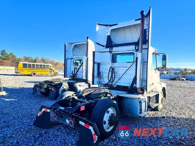 Zdjęcie 9 z 10 samochodu: 2017 VOLVO VNL SEMI TRUCK VIN:4V4N39TG8HN988089 - miniatura