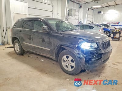 Czwarte zdjęcie samochodu z boku: 2011 JEEP GRAND CHEROKEE LAREDO VIN:1J4RR4GG6BC654715 - miniatura