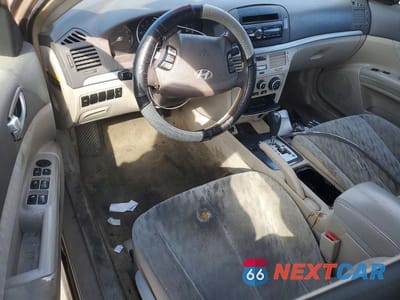 Zdjęcie 8 z 13 samochodu: 2006 HYUNDAI SONATA GL VIN:KMHET46C56A114435 - miniatura