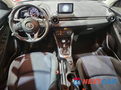 Zdjęcie 8 z 12 samochodu: 2017 TOYOTA YARIS IA VIN:3MYDLBYV8HY159226 - miniatura