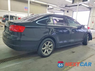 Trzecie zdjęcie samochodu z tyłu: 2013 VOLKSWAGEN JETTA SE VIN:3VWDP7AJ7DM428435 - miniatura