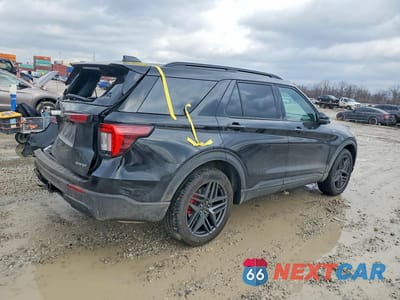 Trzecie zdjęcie samochodu z tyłu: 2025 FORD EXPLORER ST-LINE VIN:1FMUK8KH7SGA76740 - miniatura